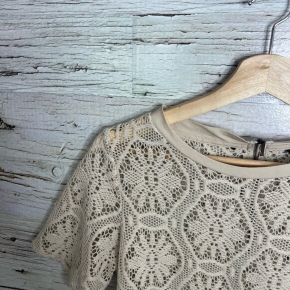 Banana republic cream lace tee shirt top blouse size medium - Picture 3 of 10